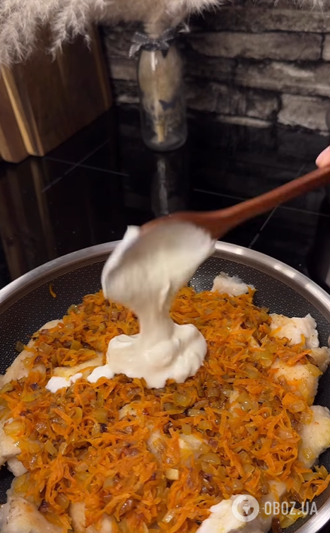 Смачна тушкована риба у сметані: готується на сковорідці