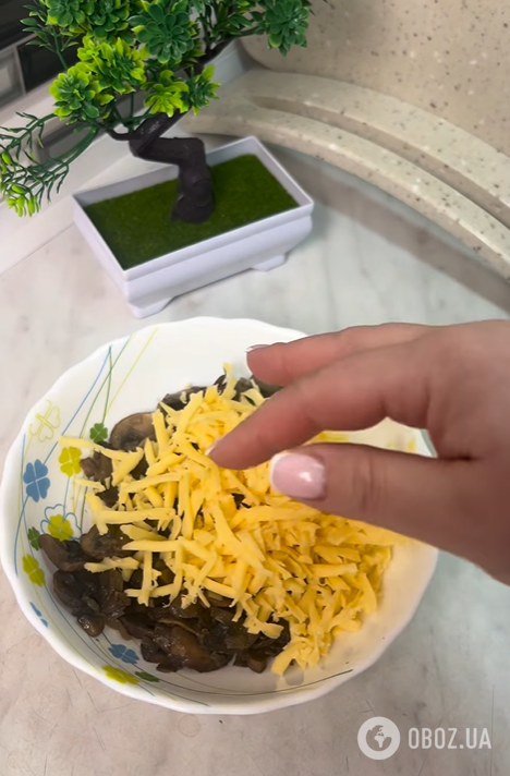 Хрусткі гарячі бутерброди з грибами та сиром: готуються в духовці