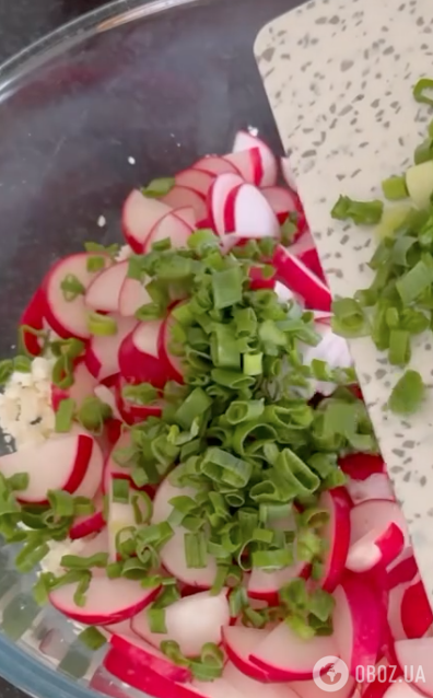 Вкусный весенний салат из редиски и яиц: делимся легким рецептом блюда на каждый день