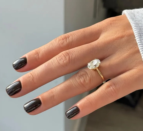 Забудьте о нюде: эксперты назвали тренд маникюра в апреле 2026 года