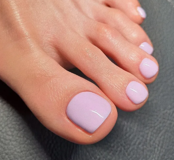 Какой педикюр сделать в апреле: топ лучших цветов