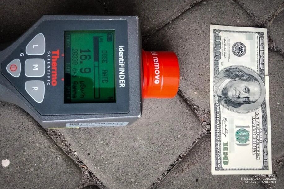 Українка намагалась провезти до Польщі радіоактивну 100-доларову купюру: як вона це пояснила