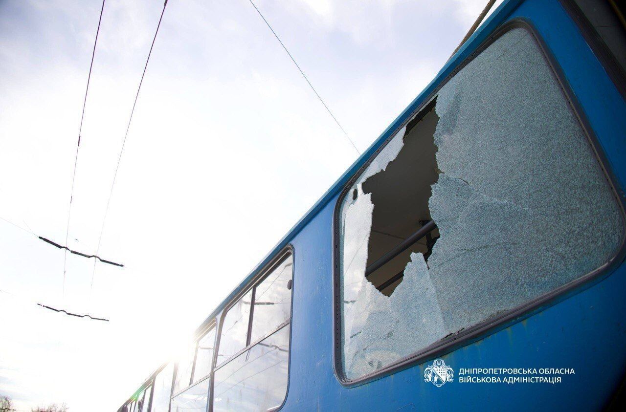 На Дніпропетровщині внаслідок ворожої атаки пошкоджено підприємства, гімназію і будинки: є постраждалі