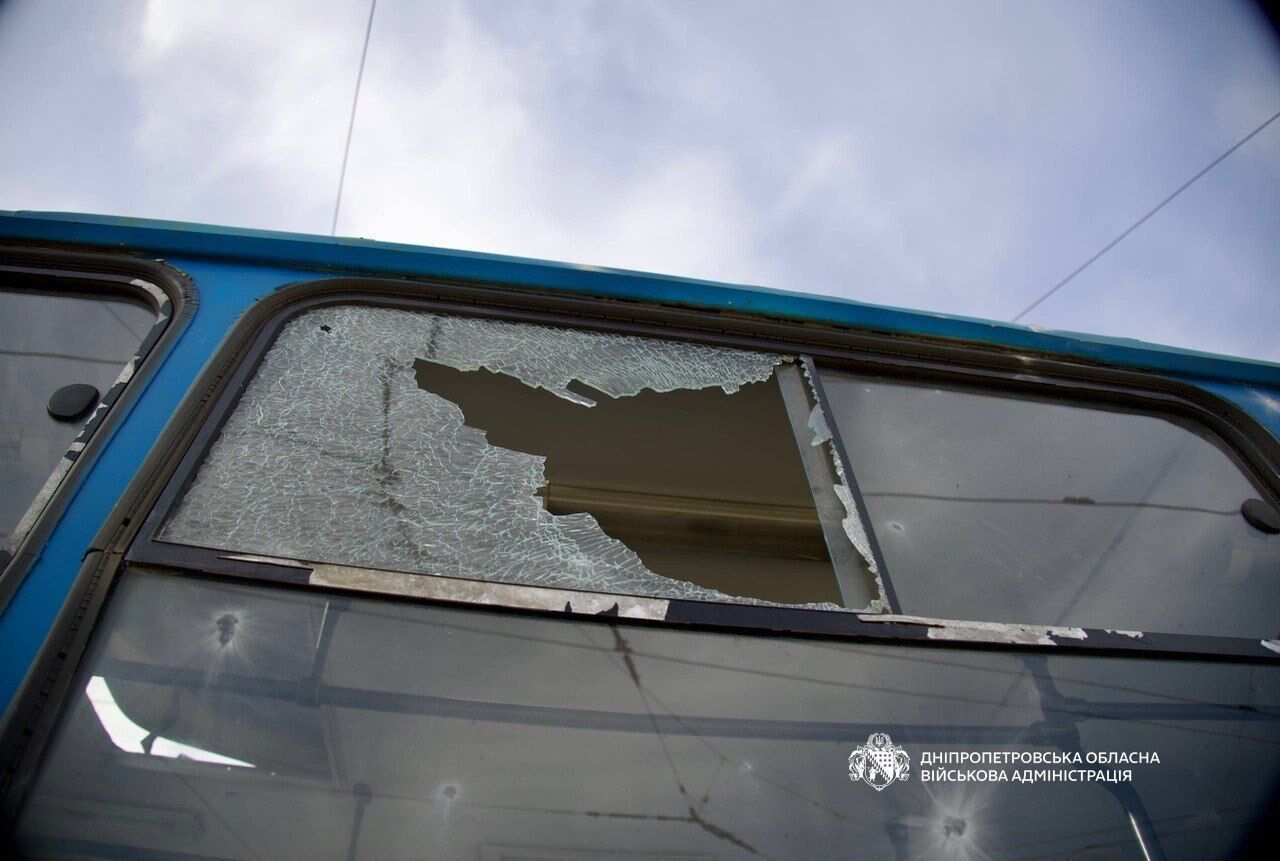 На Дніпропетровщині внаслідок ворожої атаки пошкоджено підприємства, гімназію і будинки: є постраждалі