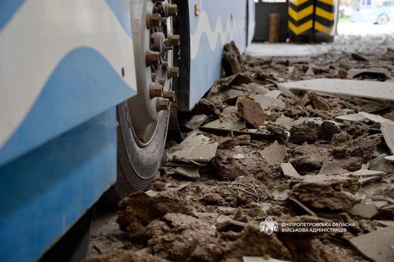 На Дніпропетровщині внаслідок ворожої атаки пошкоджено підприємства, гімназію і будинки: є постраждалі