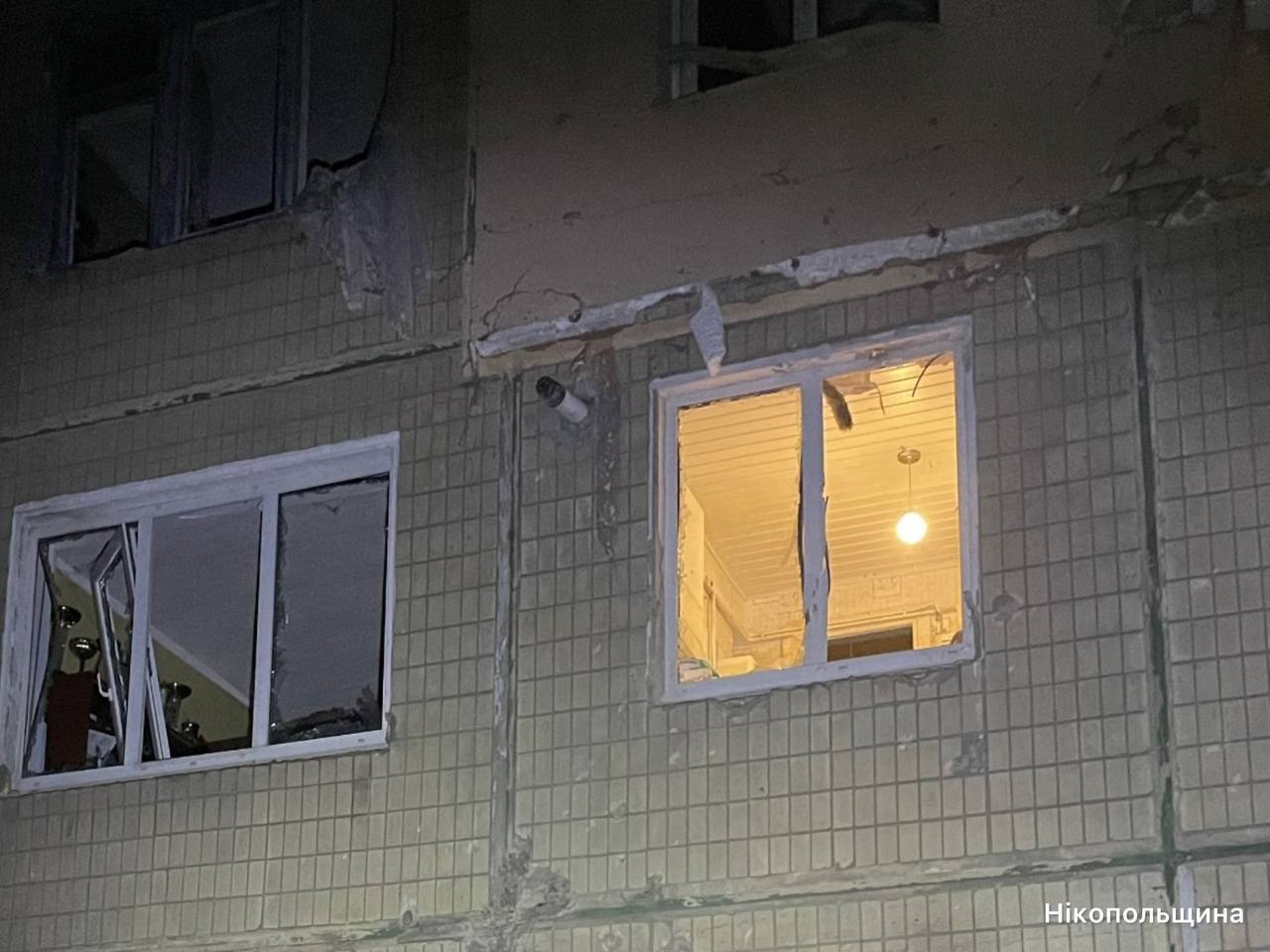 На Дніпропетровщині внаслідок ворожої атаки пошкоджено підприємства, гімназію і будинки: є постраждалі