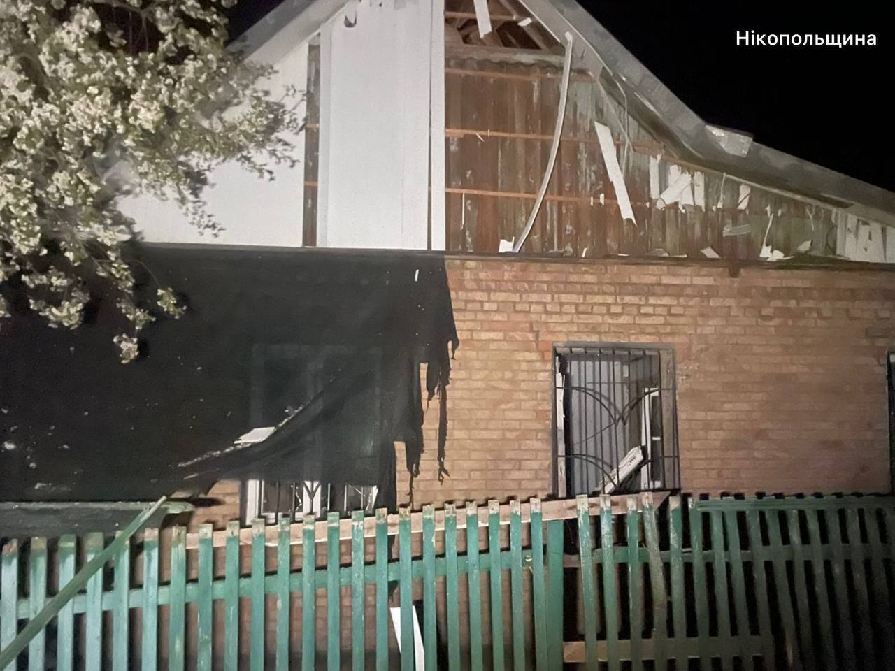 На Дніпропетровщині внаслідок ворожої атаки пошкоджено підприємства, гімназію і будинки: є постраждалі
