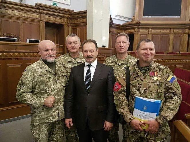 Завжди боровся за Україну та її майбутнє: Порошенко поділився спогадами про загиблого три роки тому на фронті Олега Барну