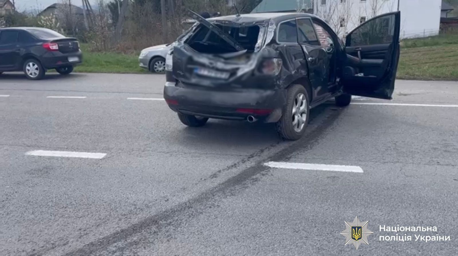 На Прикарпатті автомобіль зіштовхнувся з маршруткою: водій загинув, пасажири постраждали. Фото