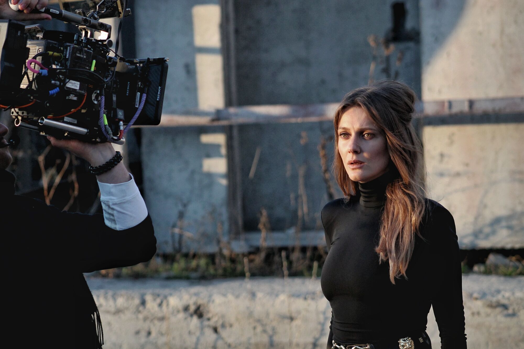 "Не були готові до такого". KOLA здивувала вампірським кліпом на пісню "Каблучка", який порівнюють з "Сутінками"