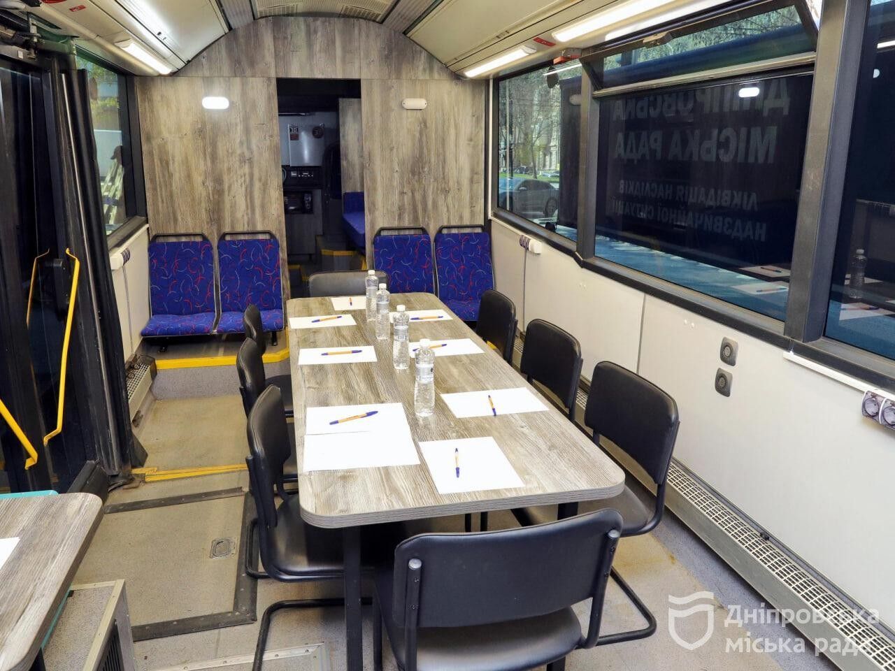 Оперативні наради і підтримка людей: як у Дніпрі працює пересувний штаб на місцях обстрілів