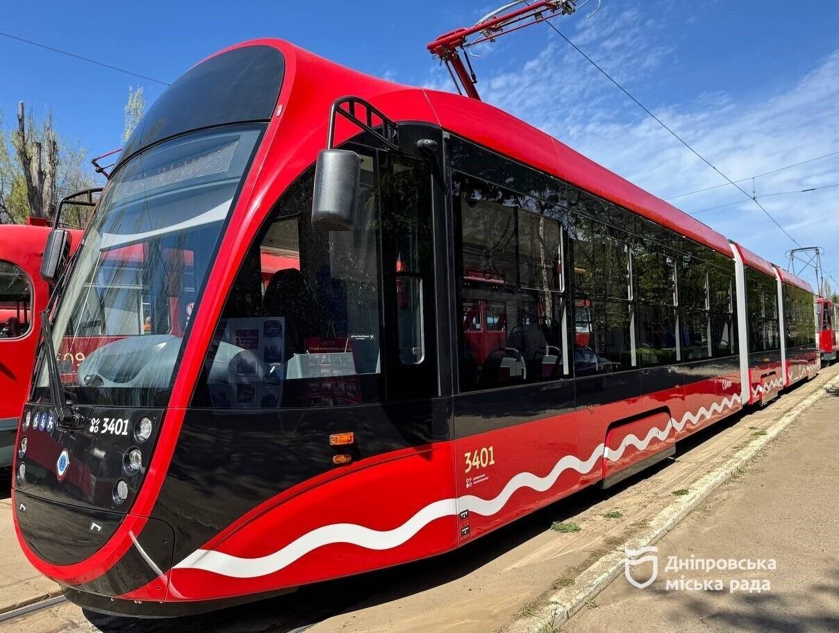 Панорамний трамвай і екскурсія на підприємство: у Дніпрі до Дня громадського транспорту провели екскурсію для молоді