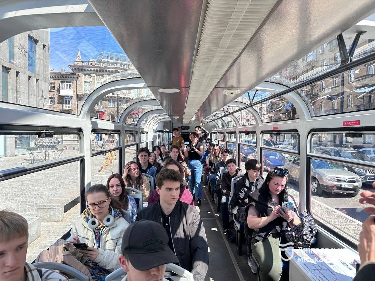 Панорамний трамвай і екскурсія на підприємство: у Дніпрі до Дня громадського транспорту провели екскурсію для молоді