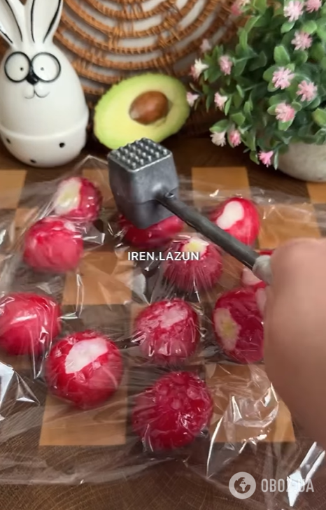 Сочный битый редис с чесноком и зеленью: готовится за считанные минуты