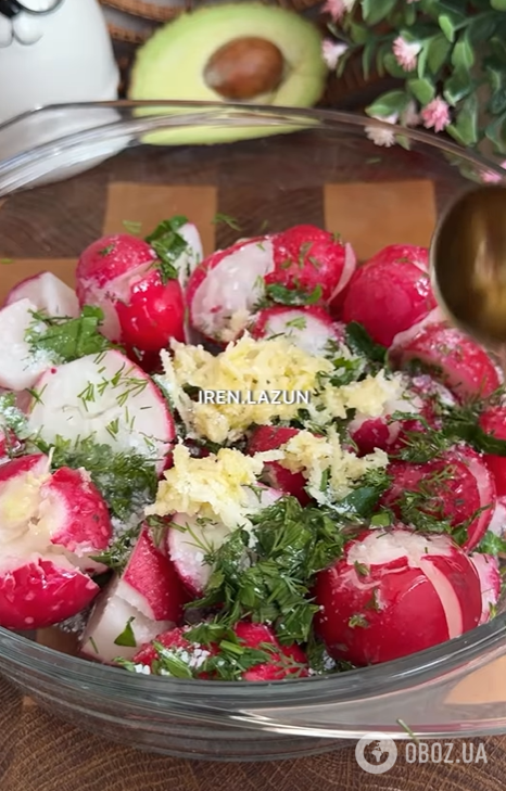 Сочный битый редис с чесноком и зеленью: готовится за считанные минуты