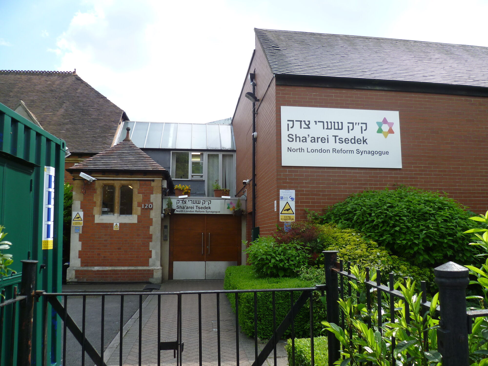 "Має заспокоїти громадськість": у Лондоні затримали двох осіб після спроби підпалити синагогу