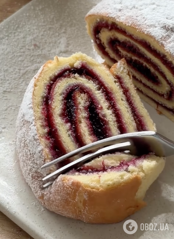 Простіше за будь-який торт: смачний бісквітний рулет до чаю