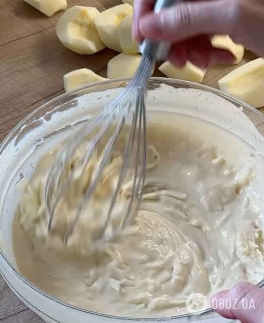 Смачні яблучні оладки на ідеальному тісті на кефірі: ділимося рецептом