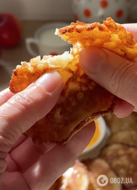 Смачні яблучні оладки на ідеальному тісті на кефірі: ділимося рецептом