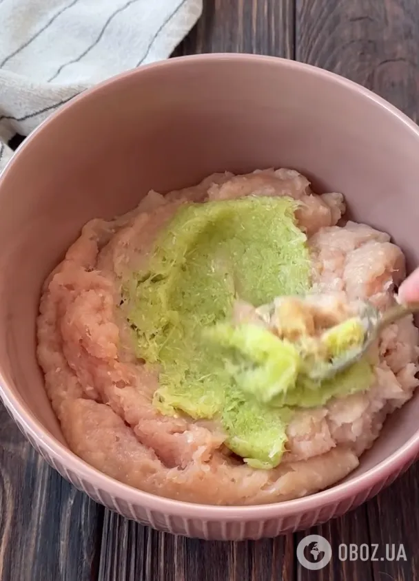 Что добавить в фарш для куриных котлет, чтобы они были сочными: всего один ингредиент