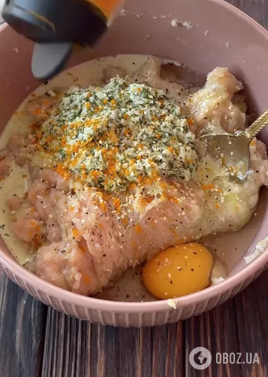 Что добавить в фарш для куриных котлет, чтобы они были сочными: всего один ингредиент