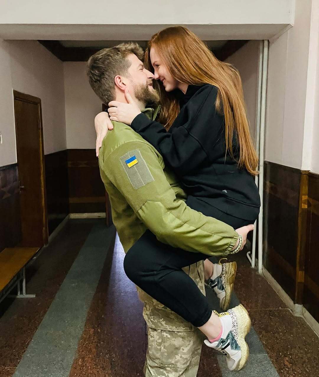 "У них усіх вавка в голові". Дружина загиблого актора Хільського розкрила, що російські родичі воїна зробили після його смерті