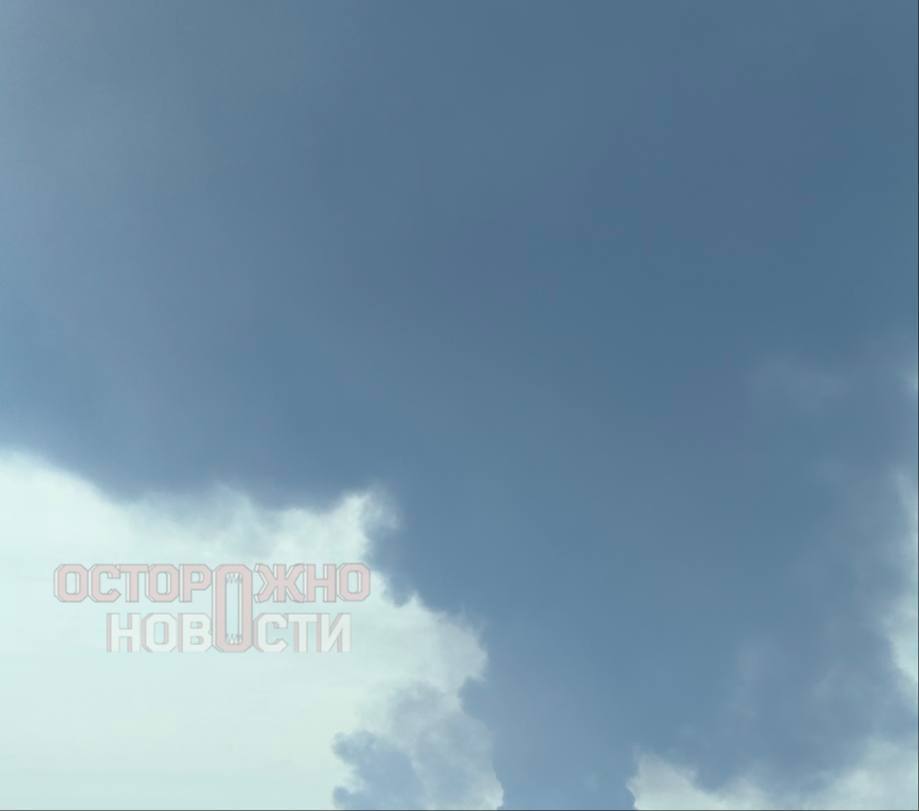 В Росії після ранкової атаки дронів палає вже другий НПЗ: фото та відео