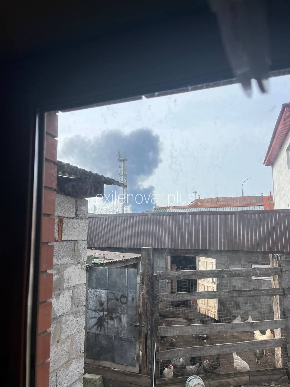 В Росії після ранкової атаки дронів палає вже другий НПЗ: фото та відео