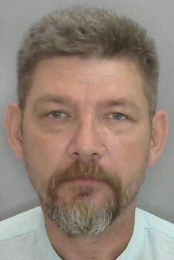 В России военный-дезертир расстрелял полицейских: есть погибший и раненые. Видео