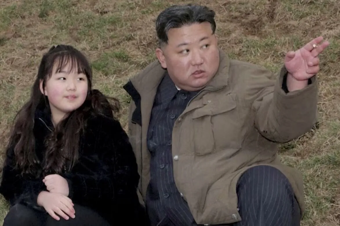 Таємнича дівчина для найбільш ізольованої держави світу: історія "надзвичайного" злету доньки Кім Чен Ина