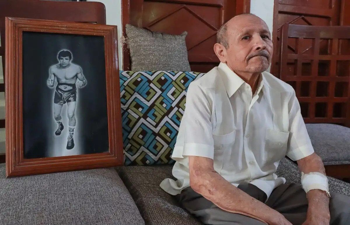 Помер легендарний чемпіон світу з боксу, який 14 разів захищав свій титул