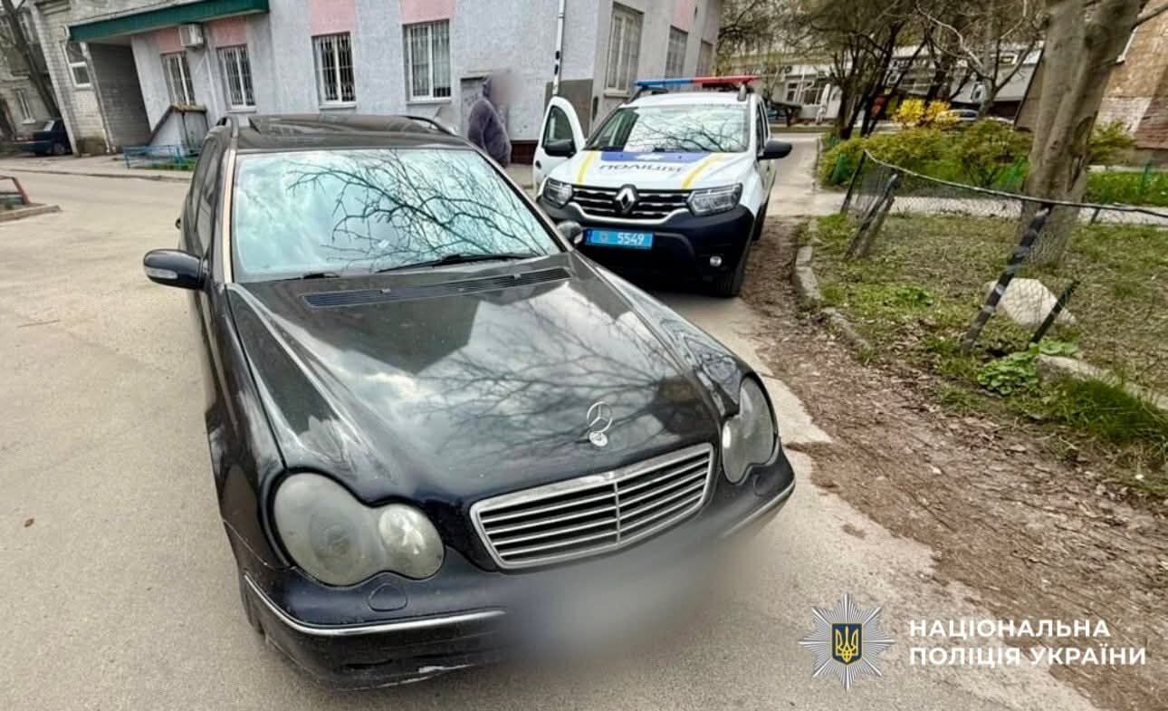 На Київщині 21-річний водій Mercedes переїхав жінку. Подробиці смертельного ДТП та фото