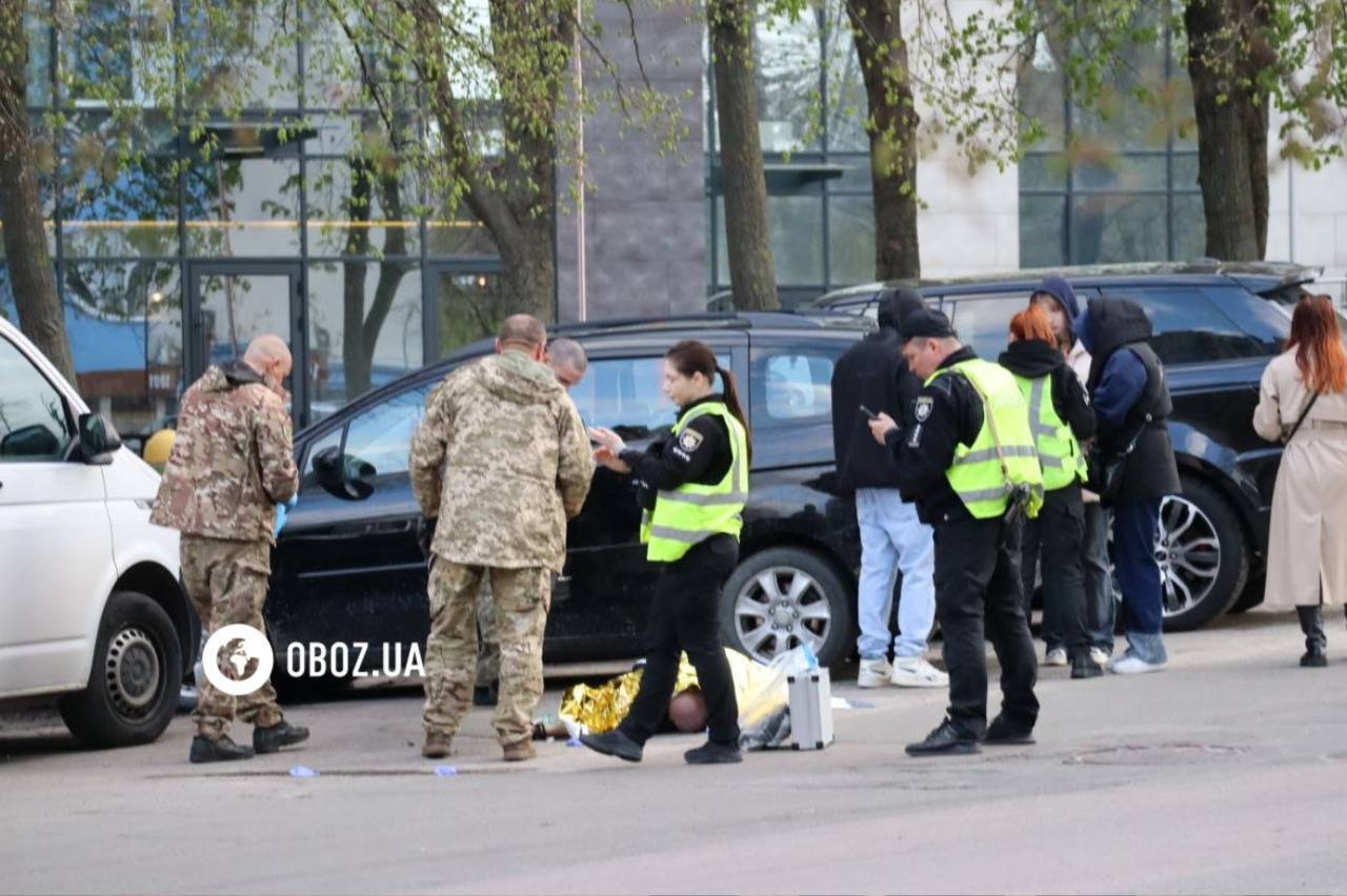 Трупы на улице, шокированные соседи: фоторепортаж с места теракта в Киеве, где уроженец Москвы убил 6 человек