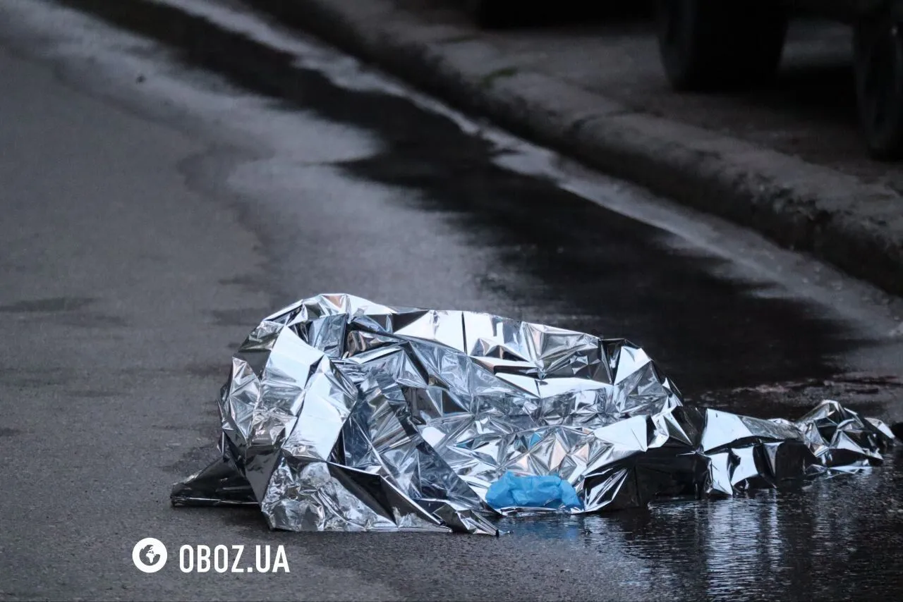 Трупы на улице, шокированные соседи: фоторепортаж с места теракта в Киеве, где уроженец Москвы убил 6 человек