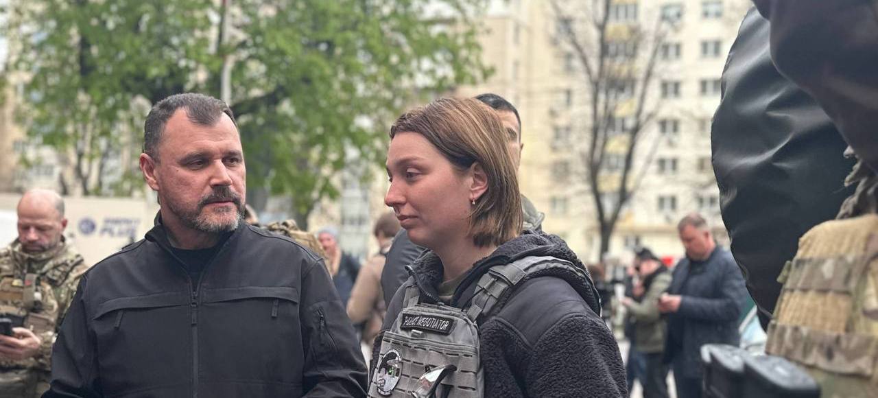 "Взяла на себе надскладну місію": що відомо про перемовницю, яка намагалась встановити контакт зі стрільцем у Києві. Фото