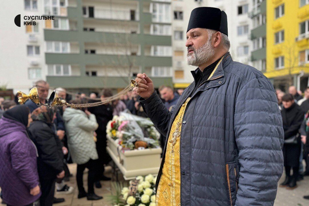 В Киеве попрощались с 11-летним Максимом Веремчуком, который погиб в результате атаки РФ. Фото