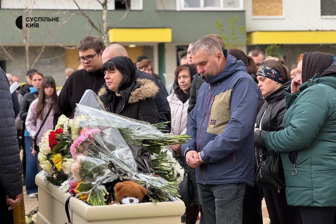 В Киеве попрощались с 11-летним Максимом Веремчуком, который погиб в результате атаки РФ. Фото