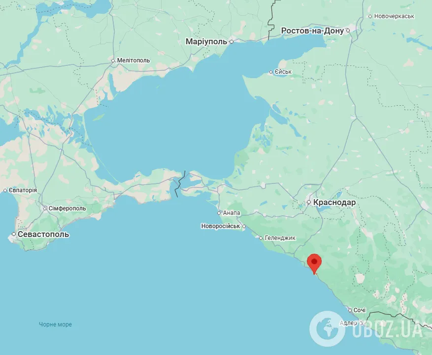 У Туапсе другу добу не можуть загасити пожежу на НПЗ після атаки Сил оборони України. Фото і відео