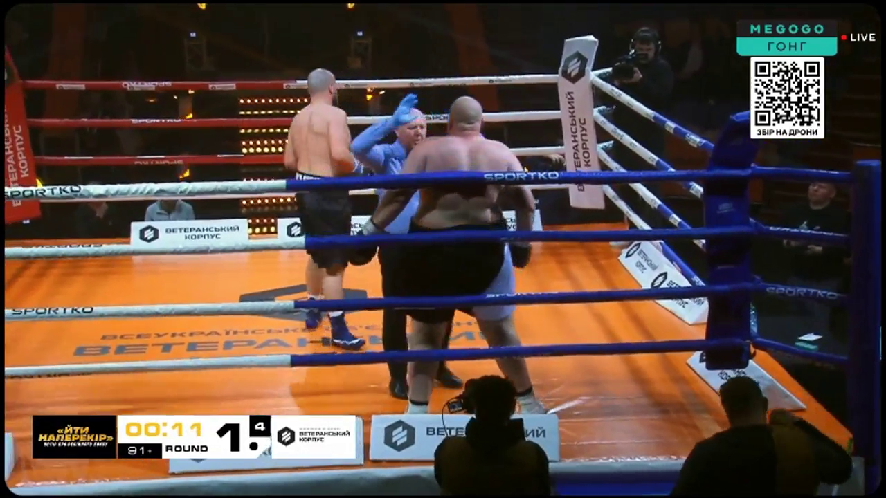 Український супертяж-чемпіон нокаутував 165-кг гіганта за один раунд. Відео