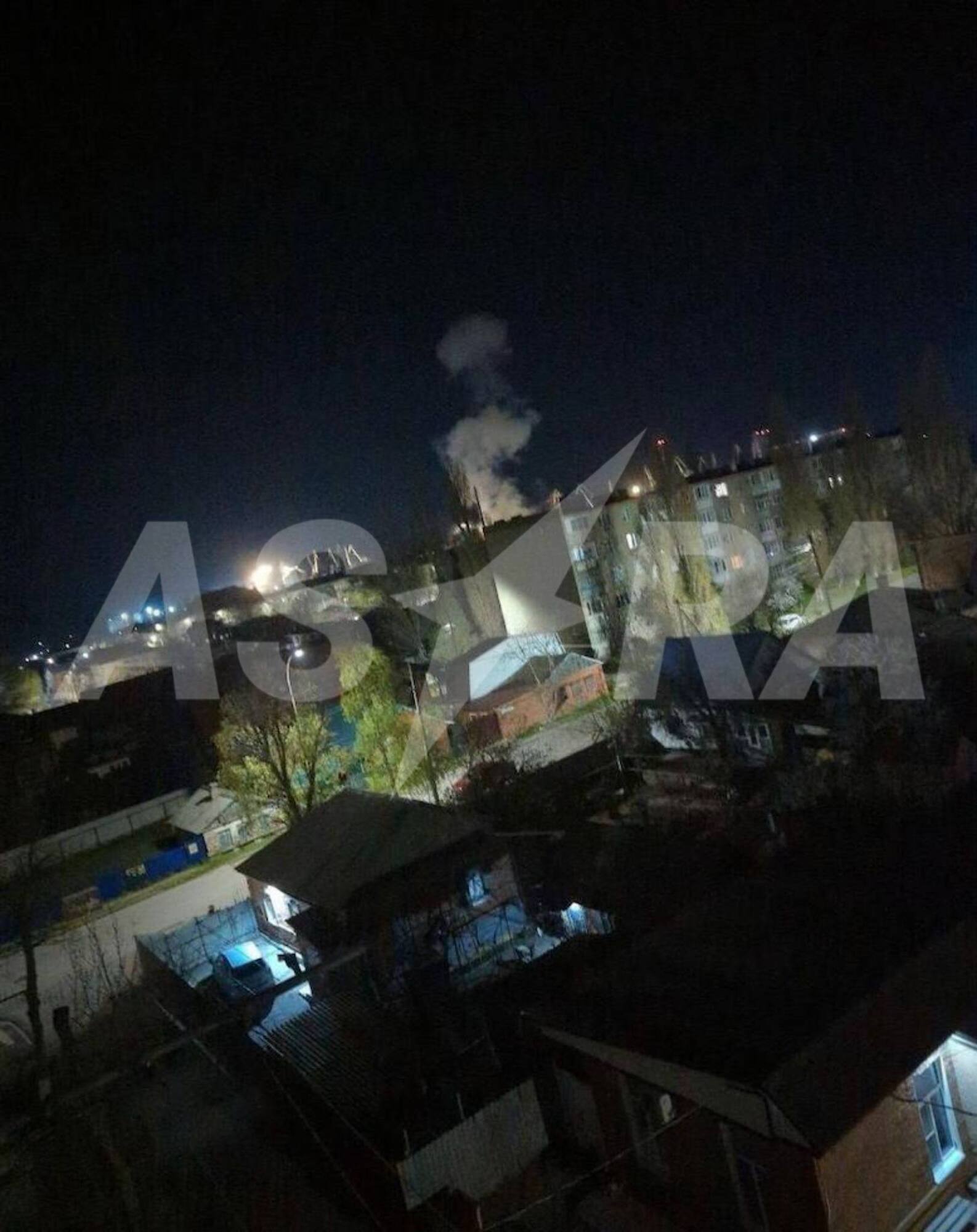 У порту Єйська пролунали вибухи: росіяни поскаржились на пожежу. Відео