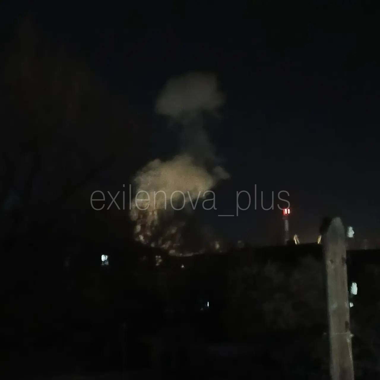 У порту Єйська пролунали вибухи: росіяни поскаржились на пожежу. Відео