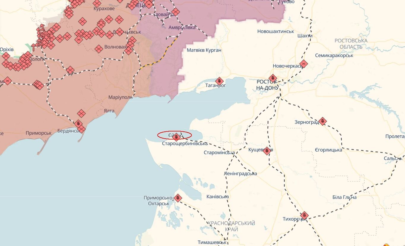 У порту Єйська пролунали вибухи: росіяни поскаржились на пожежу. Відео