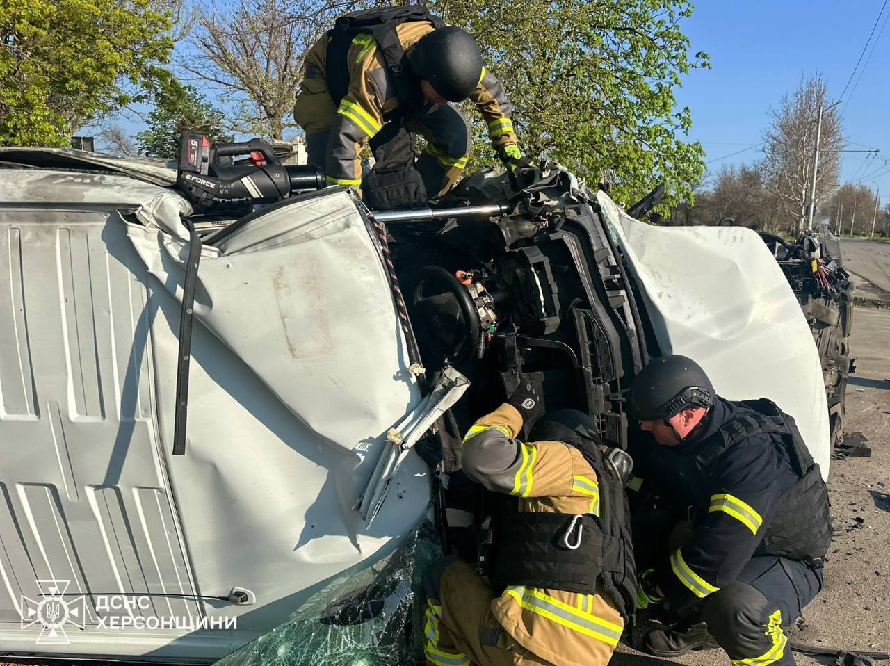 В Херсоне вражеский дрон попал в гражданский автомобиль: есть погибший