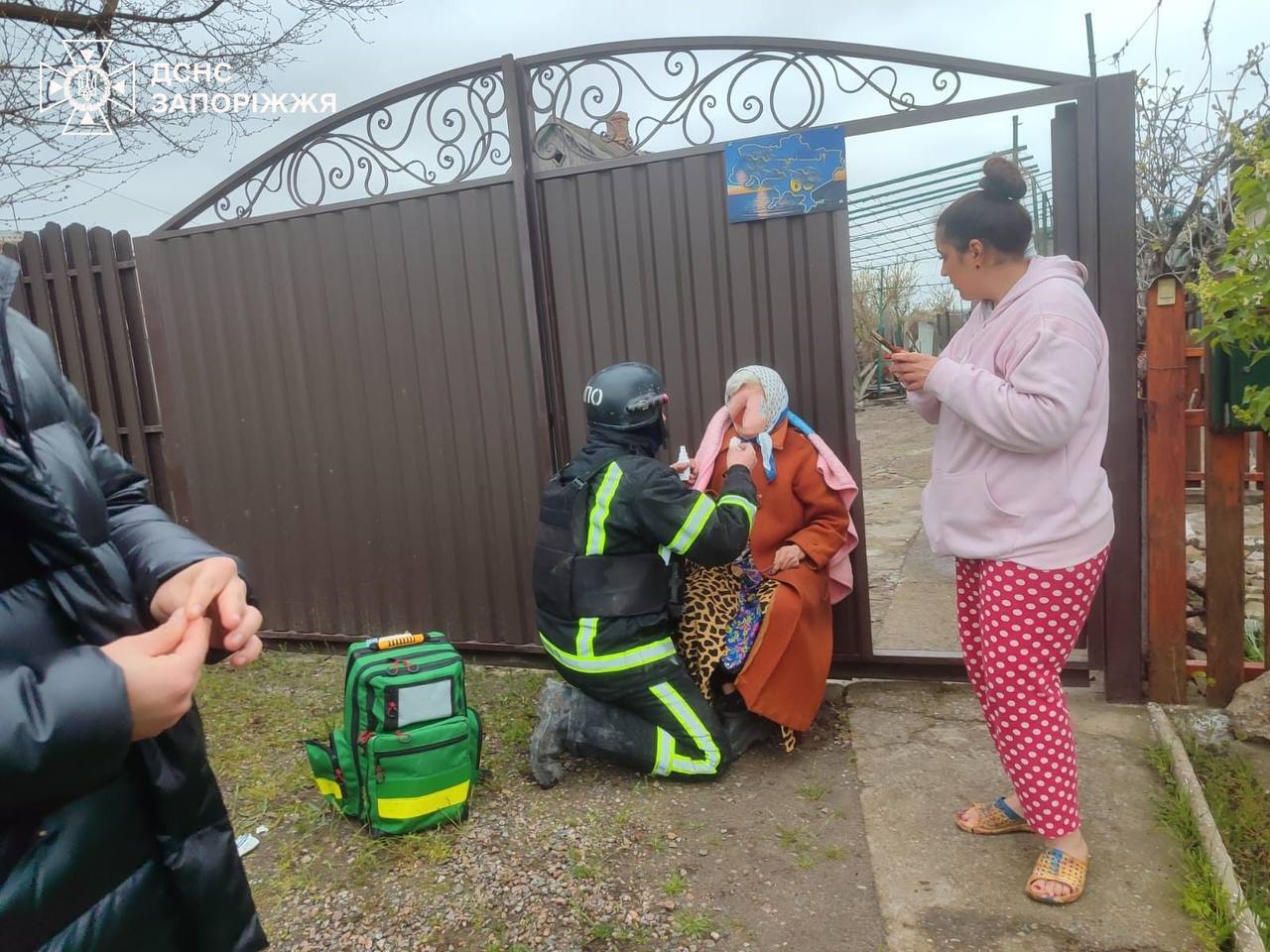 Ворог атакував житлові будинки на Запоріжжі: загинула жінка, є постраждалі. Фото
