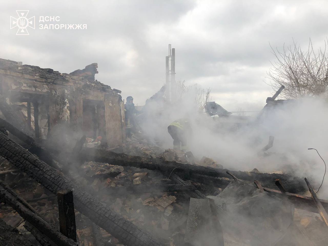 Ворог атакував житлові будинки на Запоріжжі: загинула жінка, є постраждалі. Фото