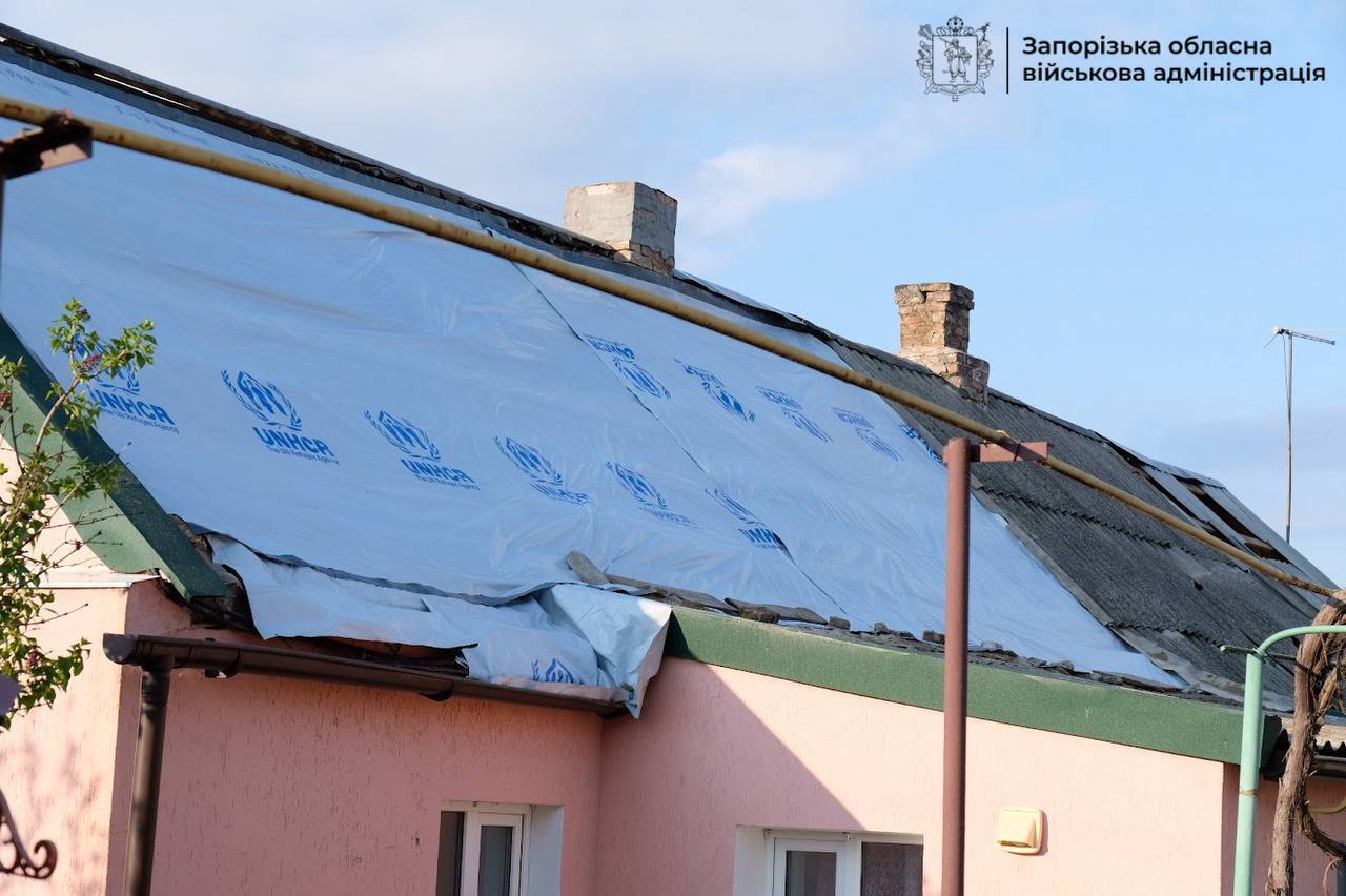 Враг атаковал жилые дома в Запорожье: погибла женщина, есть пострадавшие. Фото