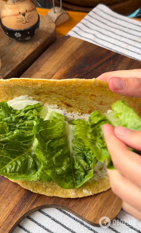 Вкусный овсяный блинчик на сковородке: внутрь можно добавить любую начинку