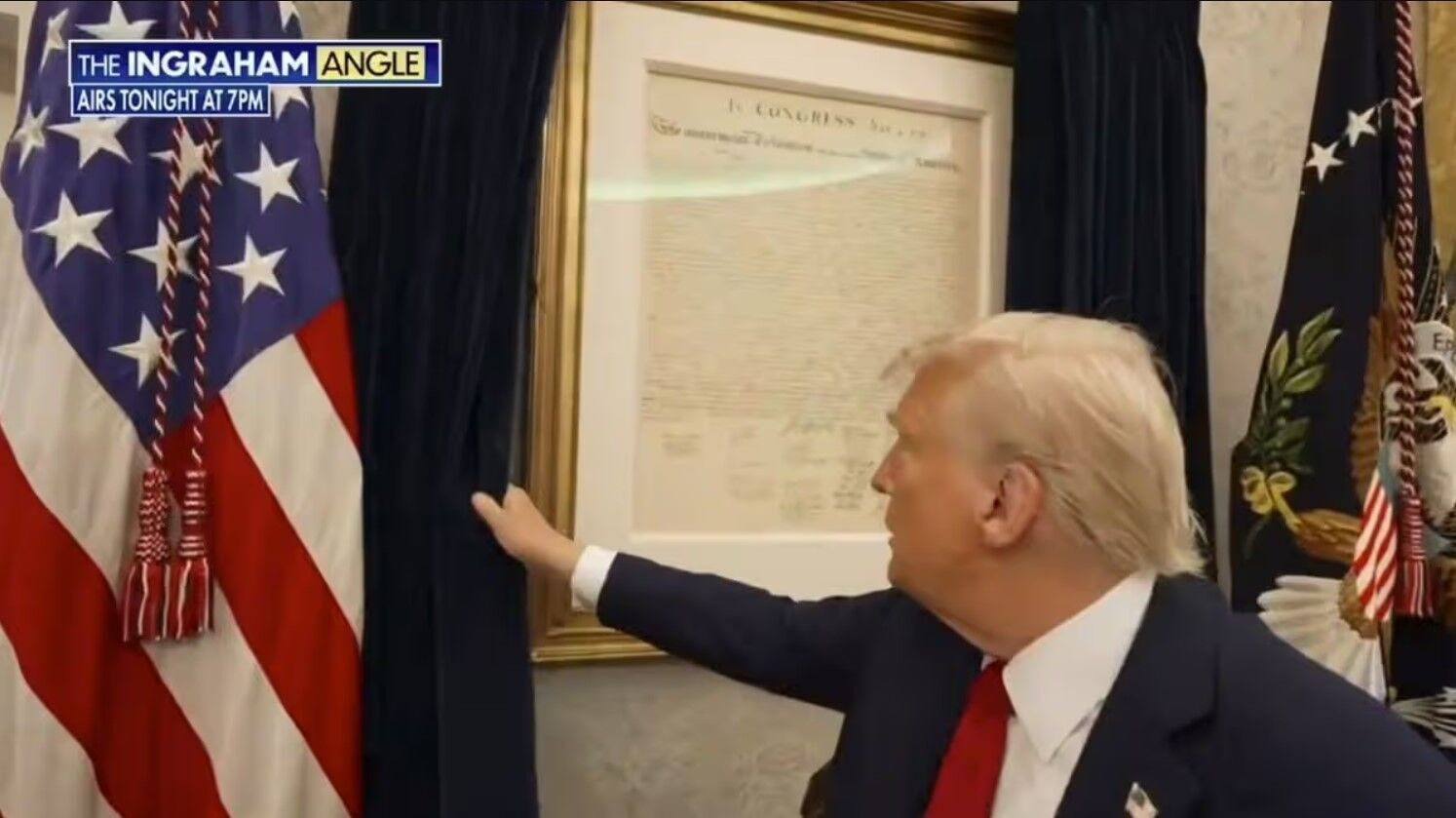 У мережі з'явилось дивне відео з Трампом біля літака, яке виявилось фейком: що відомо