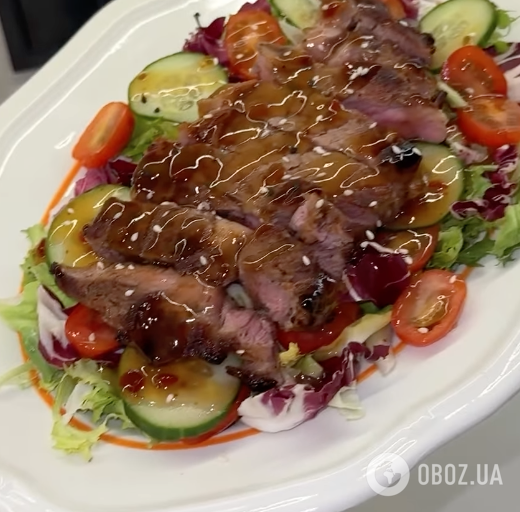 Теплий салат із м'ясом: ділимося легким рецептом смачної страви