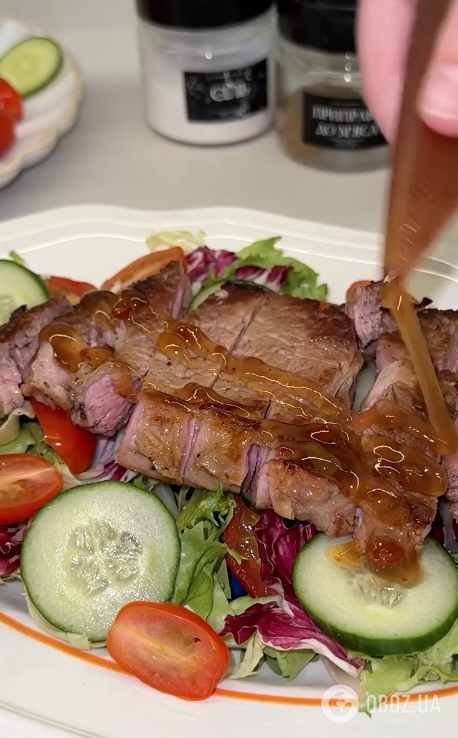 Теплий салат із м'ясом: ділимося легким рецептом смачної страви